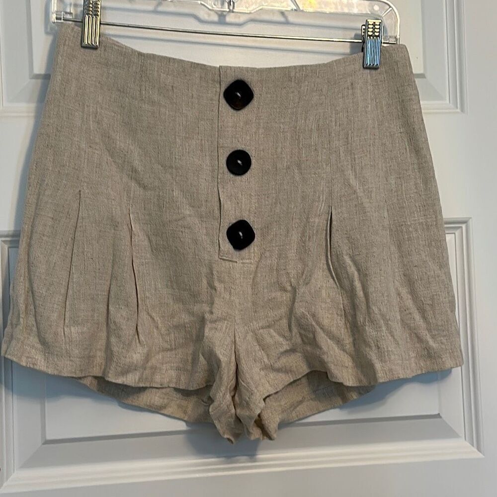 Lush tan linen‎ pleated shorts size small NWT